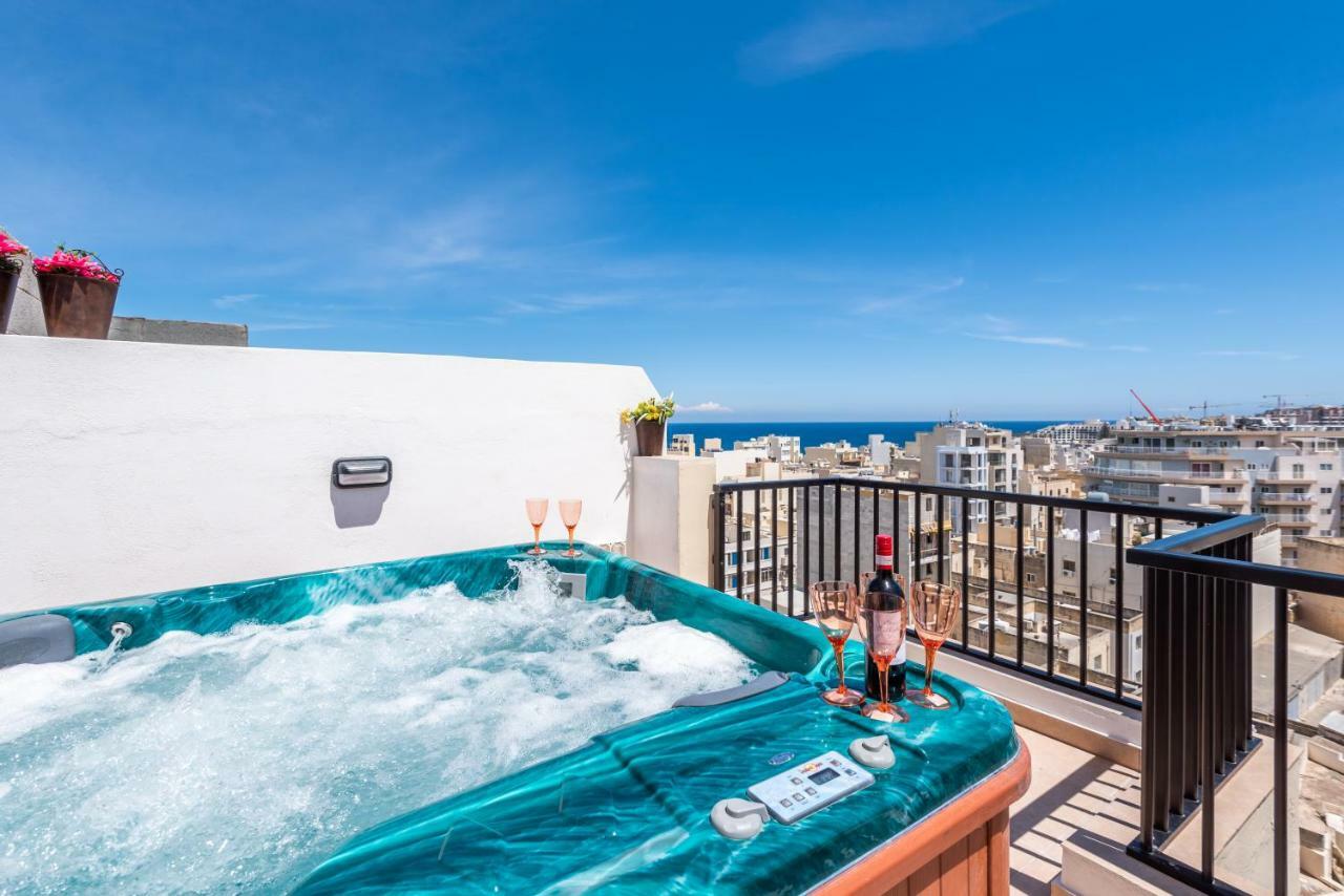 Seashells Sea View Penthouse With Private Hot Tub & Large Sunny Terrace With Stunning Views - By Getwaysmalta Lägenhet St. Paul's Bay Exteriör bild