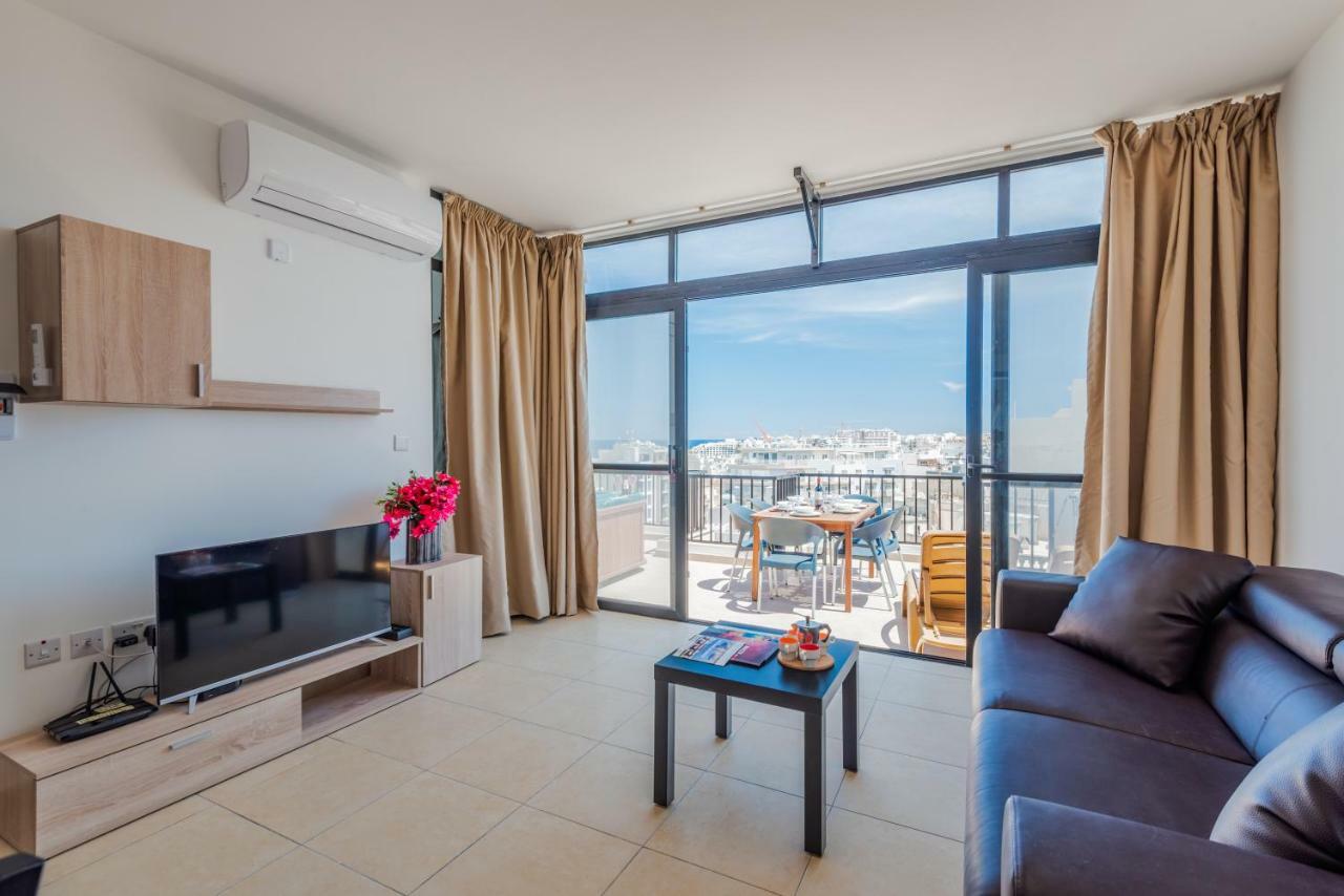 Seashells Sea View Penthouse With Private Hot Tub & Large Sunny Terrace With Stunning Views - By Getwaysmalta Lägenhet St. Paul's Bay Exteriör bild
